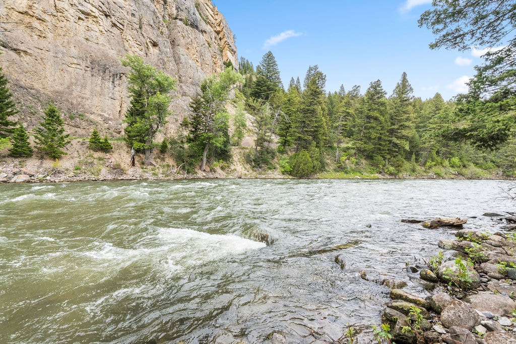 255 feet of private Gallatin River frontage